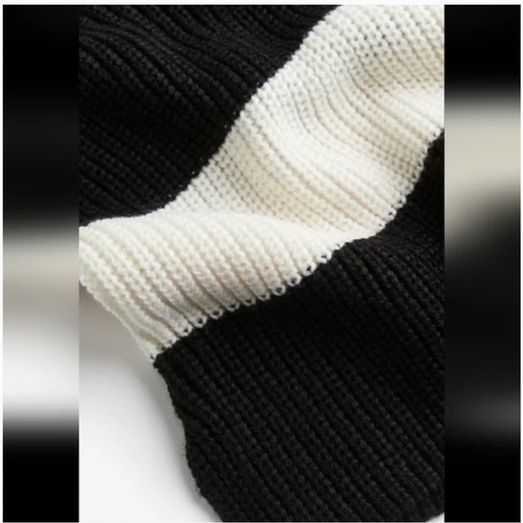 ✨24HR SALE!✨ H&M Divided Stripe Sweater Vest - Picture 3 of 7